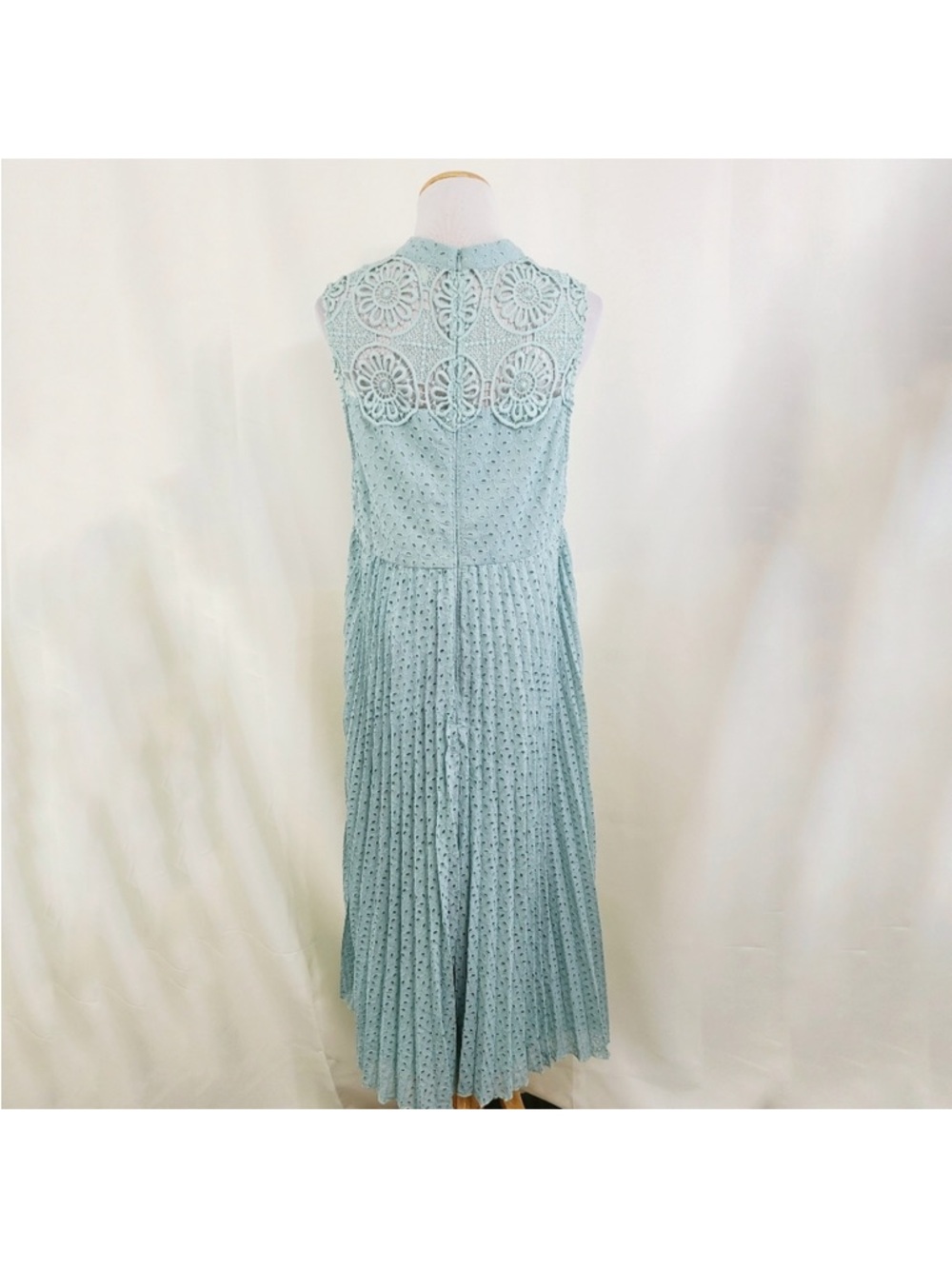 ASOS DESIGN high neck sleeveless pleated lace midi dress sage green size 10 - Picture 3 of 7